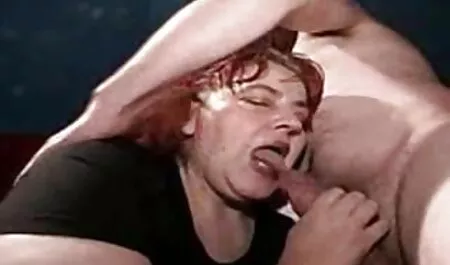 Katso muut musta parranajo dildo ja työnnetään hänen perse. xxx 100 100