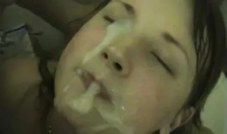 Kuvasin vaimoani, joka joutuu kumartelemaan upealla muodolla les xxx videos ja isoilla tisseillä.