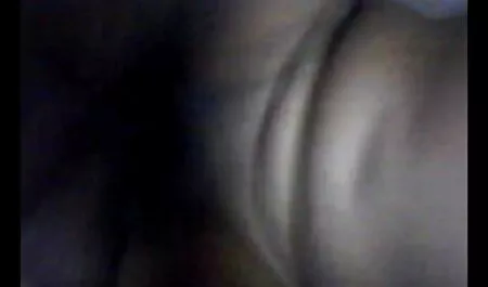 Äiti porn a 2 opettaa tyttöä päästämään miehen
