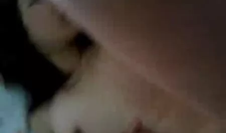 Kaunis, päättää teiniäiti sarita porno pelata hieman.