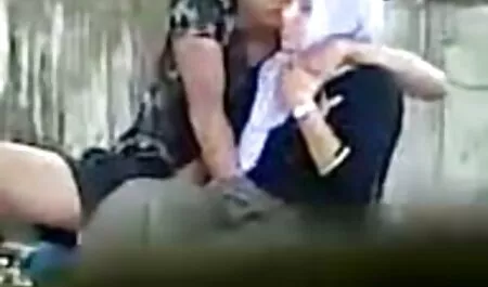 Mies puhalsi naisen vaaleat hiukset haisemaan porno videos 3 pikkuhousuille