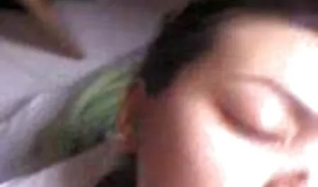 Punatukkainen tyttö pitää hieronnasta, hän on peppu porno mukava ystävilleen.