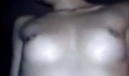 Opiskelijat, jotka ideo porno xxx menevät Mesenaatin luo ja ovat pitäneet hattua päässään, nukkuivat sohvalla.