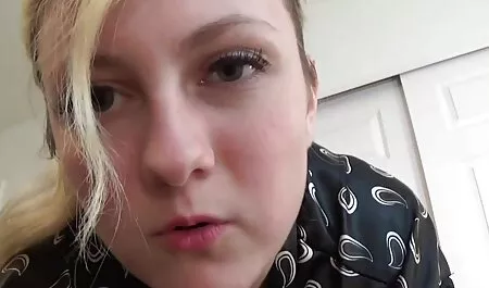 Punainen, kaunis xxx pillu oikeassa huoneessa