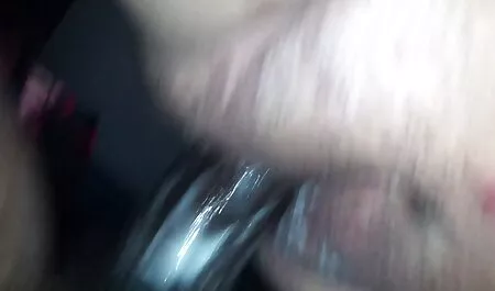 Tyttö on orgasmi nauttia seksistä. suomalainenporno