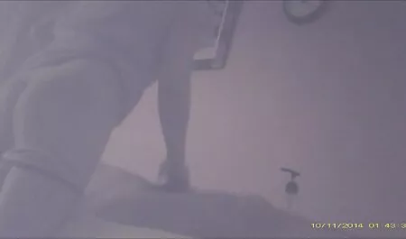 Tatuointi käsivarressa, kunnes silmät kiinni. suomipornoa