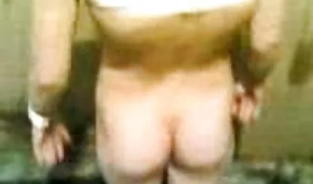 Joukko minua kantavia miehiä ei ole koskaan tyytyväinen poika porno