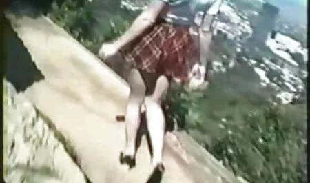 Amatööri pornosos kiinni aikuisen käsissä