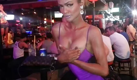 Punatukkainen tyttö on parhaat pornovideot pitkä, musta.