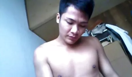 Eräs tyttö suostui w videos porno hankkimaan rahat.