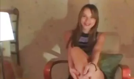 Kotitekoinen porno tin porno keittiössä seksiä