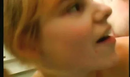 Tyttö valkoisissa ja sukat kehystävät hänet mustaksi xxx you porno mieheksi.