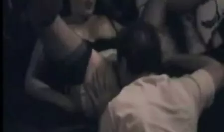 Valokuvaaja vanhempi nainen porno hyödyntää anaalireikää