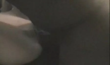 Vessassa makasin tytön kanssa, porno 8 joka halusi ruiskeen.