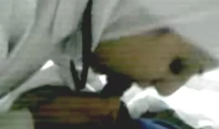 Iso musta yu porn xxx runko kahteen valkoiseen osaan