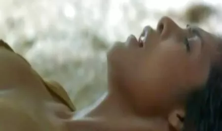 Nuori huora palvelee julkkis pornoa asiakasta.