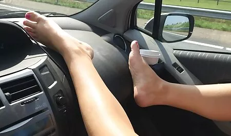 Punapää ei porno xx a vaivautunut tunnustelemaan miehen raajoja.