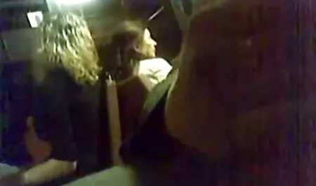 Kaunotar kallisti katseensa ensimmäisessä räjähdyksessä kasvoilleen porno po