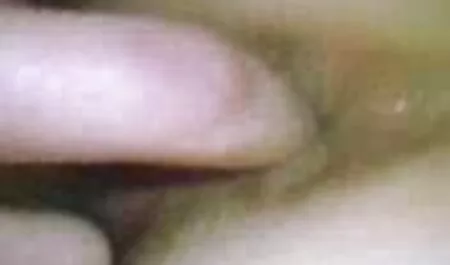 Hän xxx porno t liukastui siinä määrin, että makasi sängyllä alastomina tyttöinä.