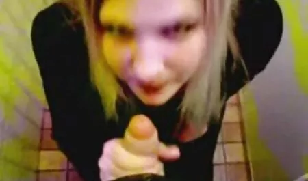 Hän Olda omatkuvat seksikuvat kaunis blondi perseeseen