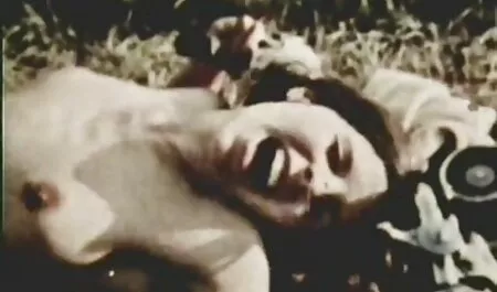Mies syö tyttöä sängyssä porno videos 18 ja on testannut amatööriä.