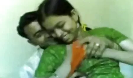 Tyttö puhui porno koira puhelimessa