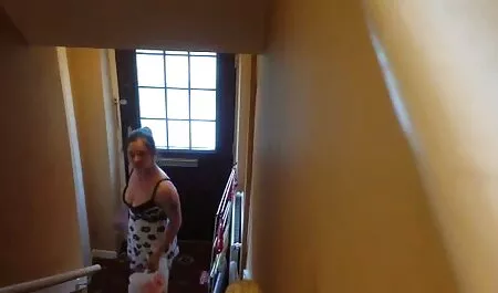 Poika, söpö tyttö sidottuna kiima porno sänkyyn